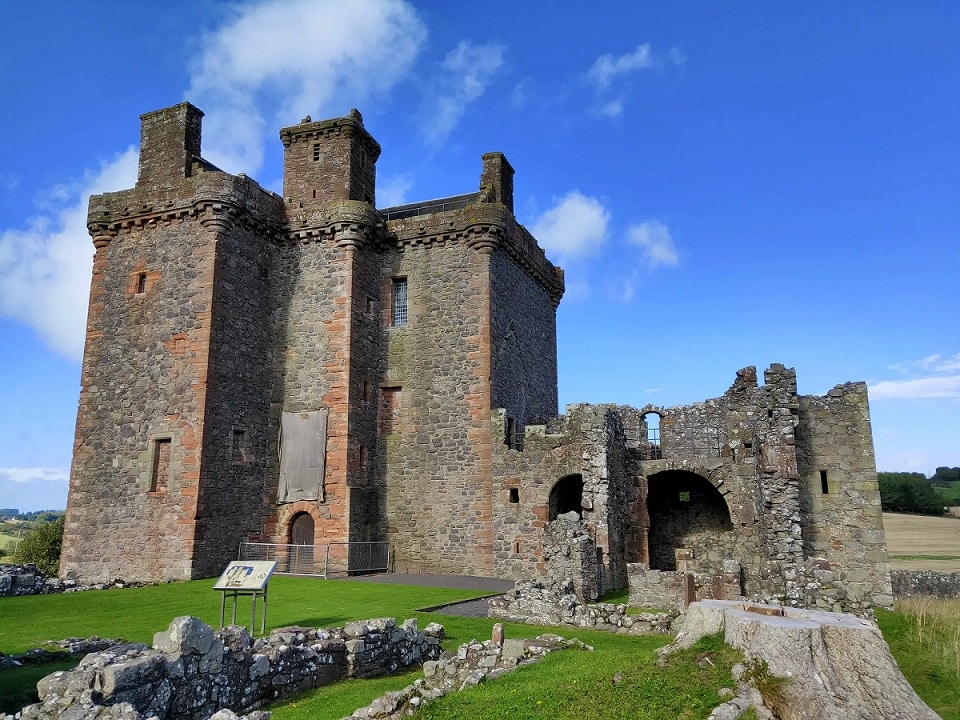 Os Castelos Leoch, Grant e Leathers de Outlander existem de verdade? É possível visitá-los? Castelo-Leathers-Castelo-Balvaird Os Castelos Leoch, Grant e Leathers de Outlander existem de verdade? É possível visitá-los?