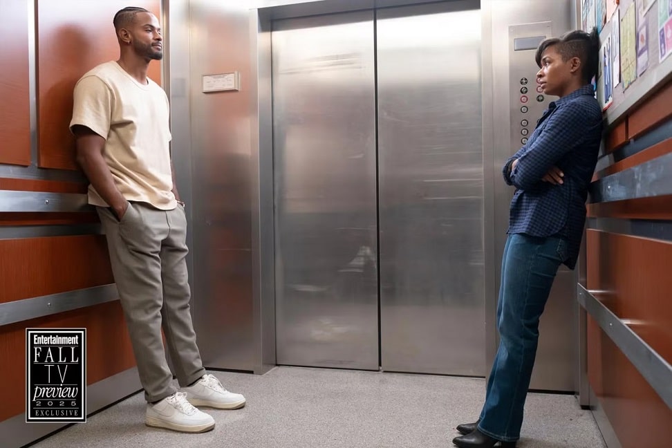 Grey’s Anatomy: primeiras imagens da 22ª temporada revelam quem sobreviveu aos caos no final da 21 Greys-Anatomy-Temporada-22-img2 Grey’s Anatomy: primeiras imagens da 22ª temporada revelam quem sobreviveu aos caos no final da 21