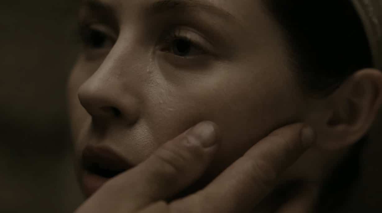 Por que Brian insistiu para Julia ir ao Castelo Grant em Outlander: Blood of My Blood? Julia-se-reencontrando-com-Henry-em-Outlander-Blood-of-My-Blood Por que Brian insistiu para Julia ir ao Castelo Grant em Outlander: Blood of My Blood?