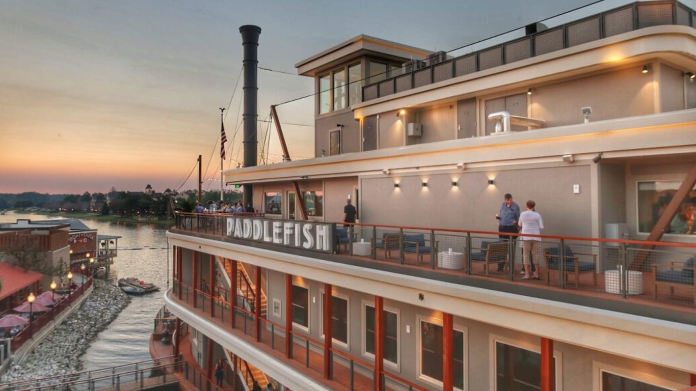 Paddlefish-Disney-Springs-1 Assalto surreal: Mergulhador nada até restaurante do Disney Springs e rouba 20 mil dólares