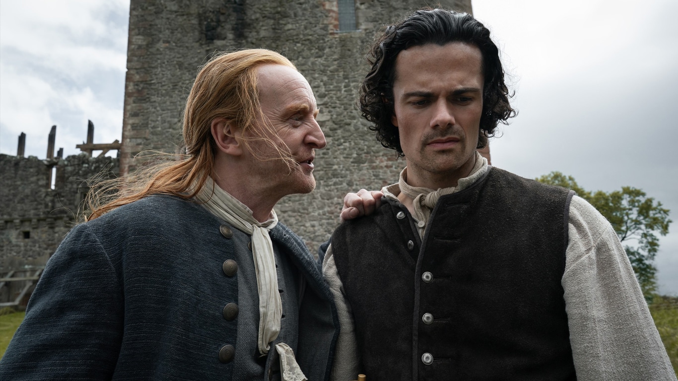 Simon-e-Brian-em-Outlander-Blood-of-My-Blood Imagens do episódio 8 de Outlander: Blood of My Blood mostram Ellen diante do teste de pureza