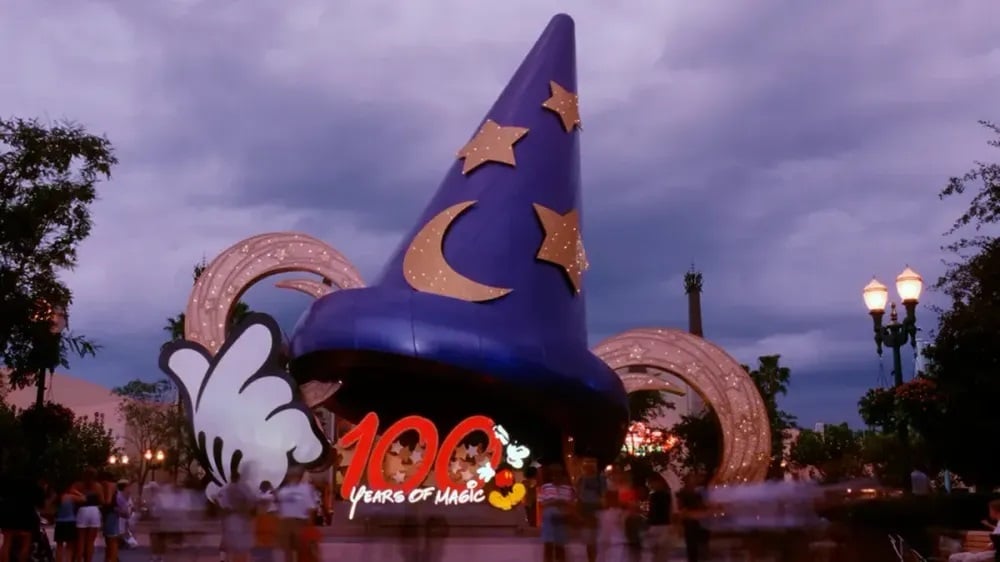 De US$ 3,50 a mais de US$ 200: Viajar à Disney saindo do Brasil ficou mais caro do que nunca 100-anos-de-Walt-Disney De US$ 3,50 a mais de US$ 200: Viajar à Disney saindo do Brasil ficou mais caro do que nunca
