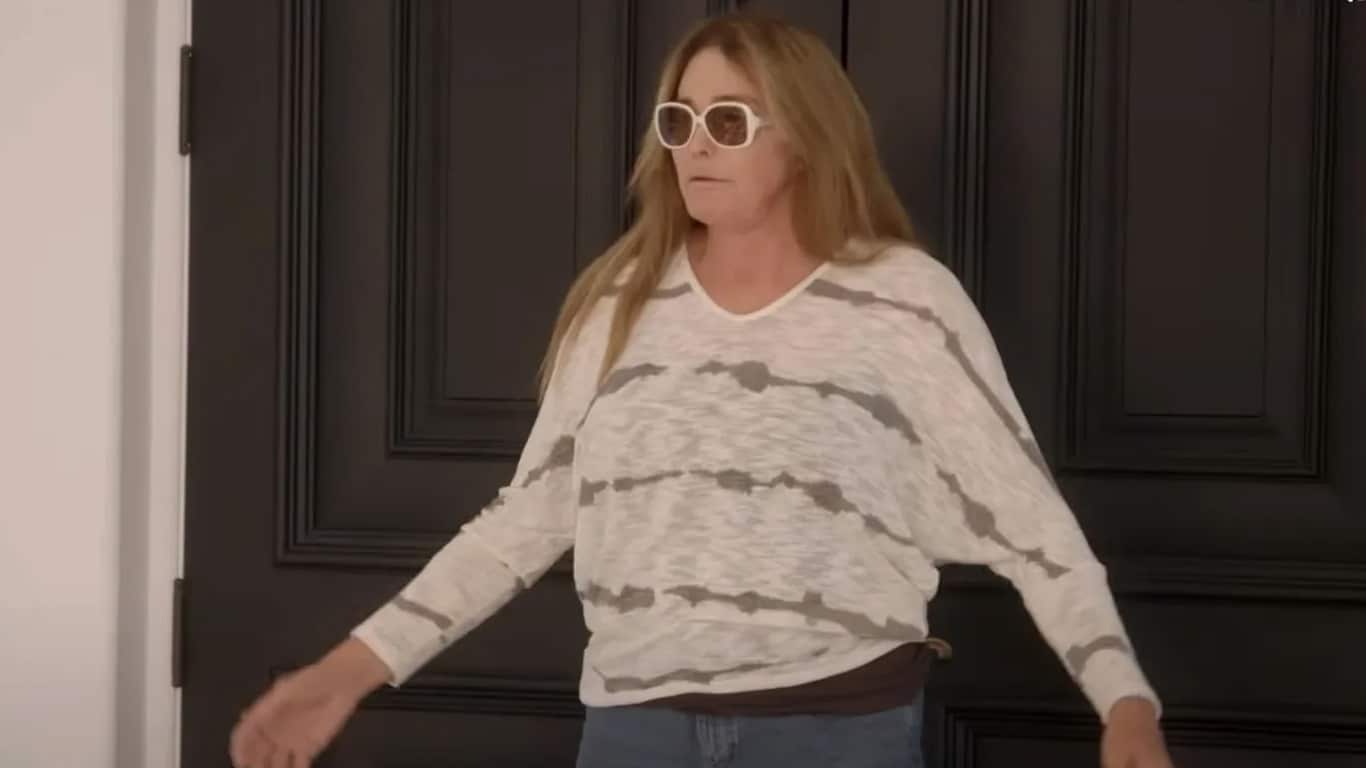 Caitlyn Jenner faz aparição surpresa em jantar de despedida da família em The Kardashians Caitlyn-Jenner Caitlyn Jenner faz aparição surpresa em jantar de despedida da família em The Kardashians