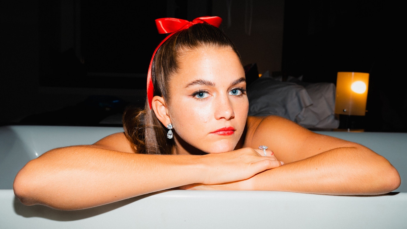 Chloe East é confirmada como protagonista do novo drama "Foster Dade" Chloe-East Chloe East é confirmada como protagonista do novo drama "Foster Dade"