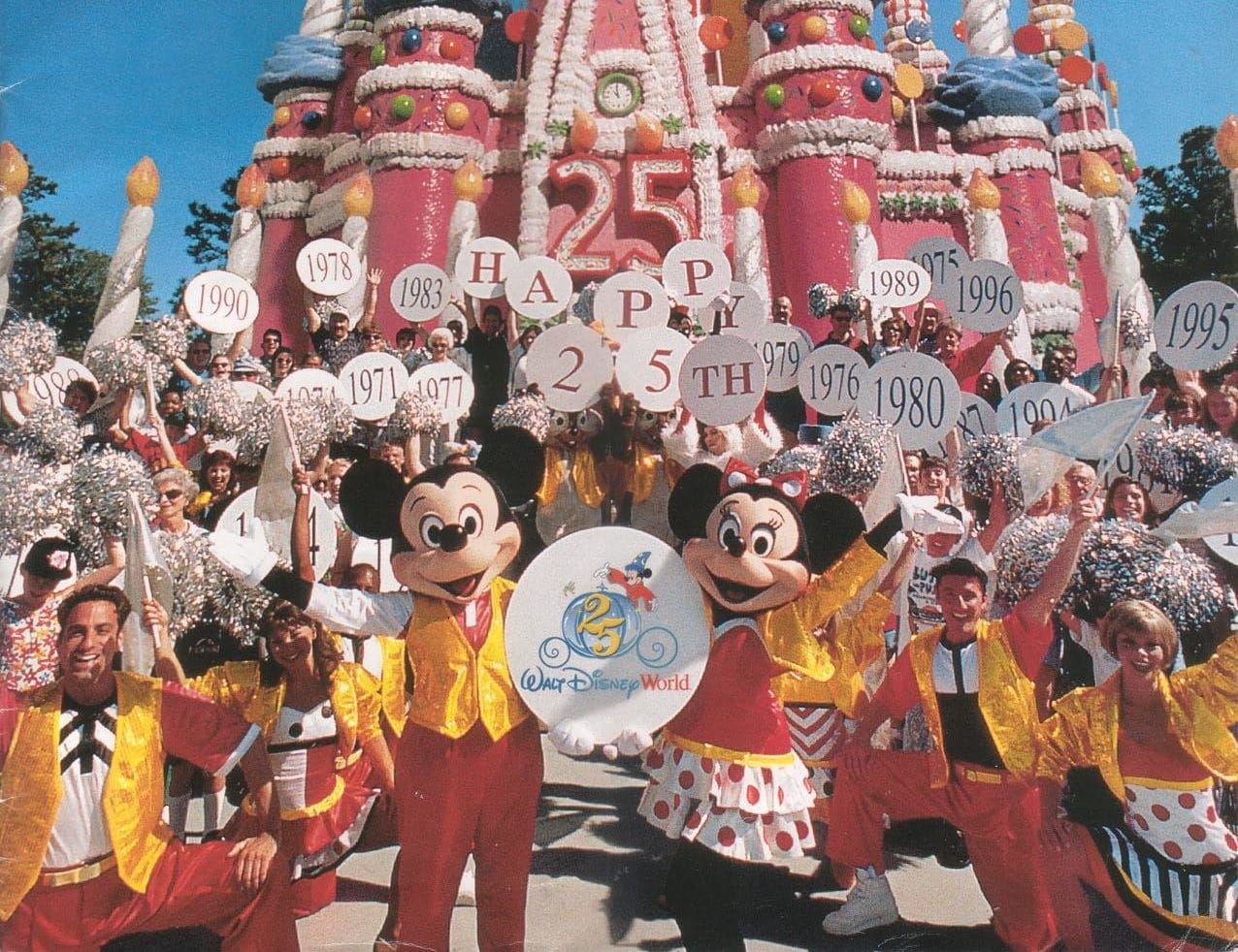 De US$ 3,50 a mais de US$ 200: Viajar à Disney saindo do Brasil ficou mais caro do que nunca Disney-World-na-decada-de-1990 De US$ 3,50 a mais de US$ 200: Viajar à Disney saindo do Brasil ficou mais caro do que nunca