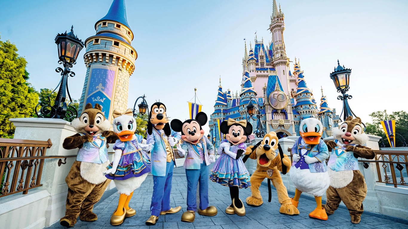 De US$ 3,50 a mais de US$ 200: Viajar à Disney saindo do Brasil ficou mais caro do que nunca Disney-World-personagens De US$ 3,50 a mais de US$ 200: Viajar à Disney saindo do Brasil ficou mais caro do que nunca