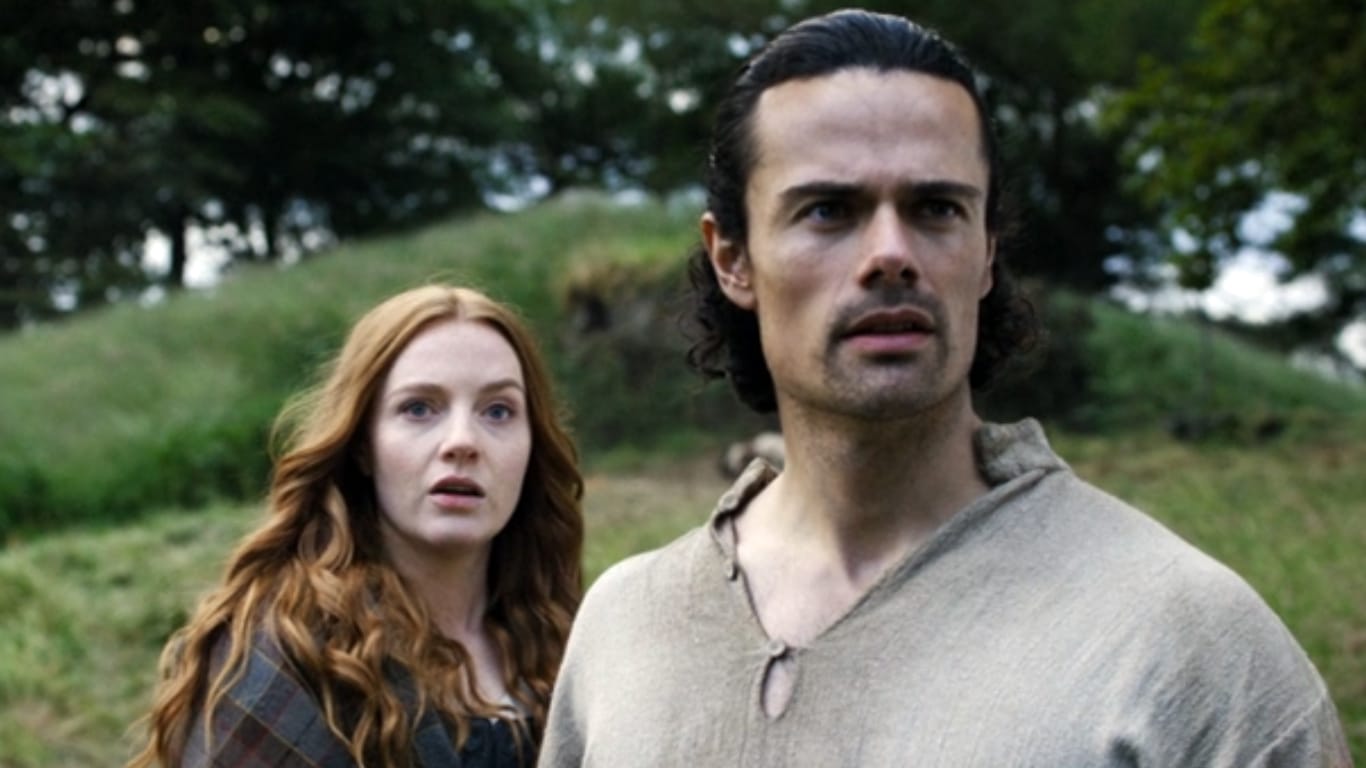 Harriet-Slater-e-Jamie-Roy-em-Outlander-Blood-of-My-Blood-1 Harriet Slater e Jamie Roy explicam final intenso de Outlander: Blood of My Blood e o que vem a seguir