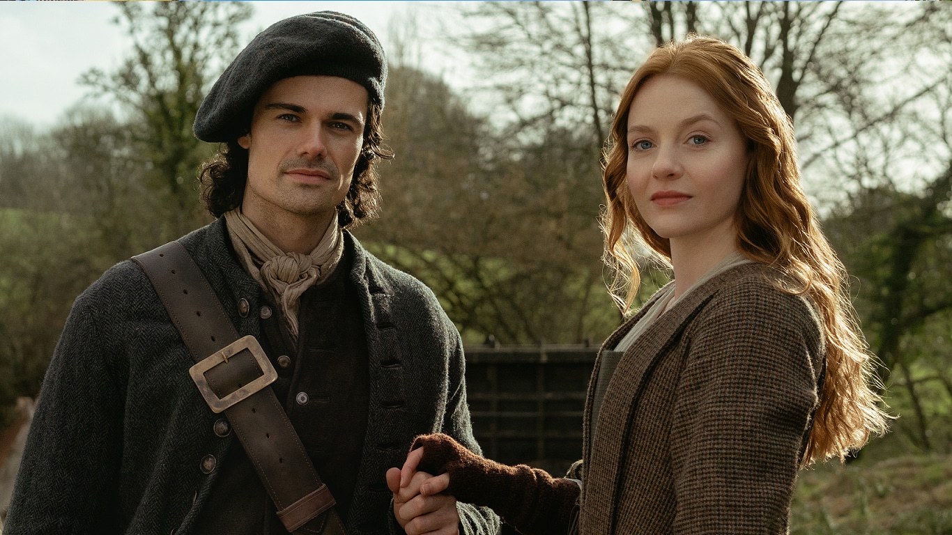 Elenco também ficou chocado com morte no final da 1ª temporada de Outlander: Blood of My Blood Jamie-Roy-e-Harriet-Slater-em-Outlander-Blood-of-My-Blood Elenco também ficou chocado com morte no final da 1ª temporada de Outlander: Blood of My Blood