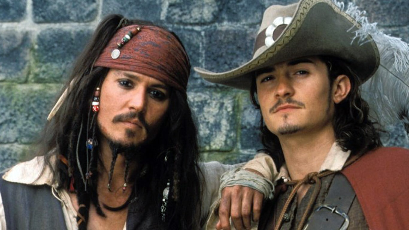 Em tempos de inteligência artificial, Orlando Bloom quer reviver o espírito clássico de Piratas do Caribe Johnny-Depp-e-Orlando-Bloom-em-Piratas-do-Caribe Em tempos de inteligência artificial, Orlando Bloom quer reviver o espírito clássico de Piratas do Caribe