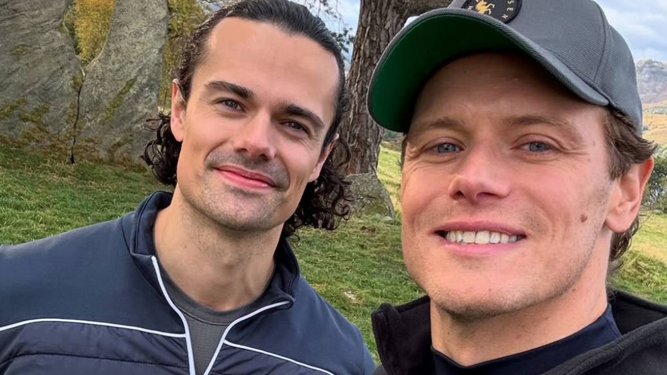 Sam Heughan ajudou o ator que foi recusado em Outlander e hoje interpreta o pai de Jamie Fraser Outlander-Jamie-Roy-e-Sam-Heughan Sam Heughan ajudou o ator que foi recusado em Outlander e hoje interpreta o pai de Jamie Fraser