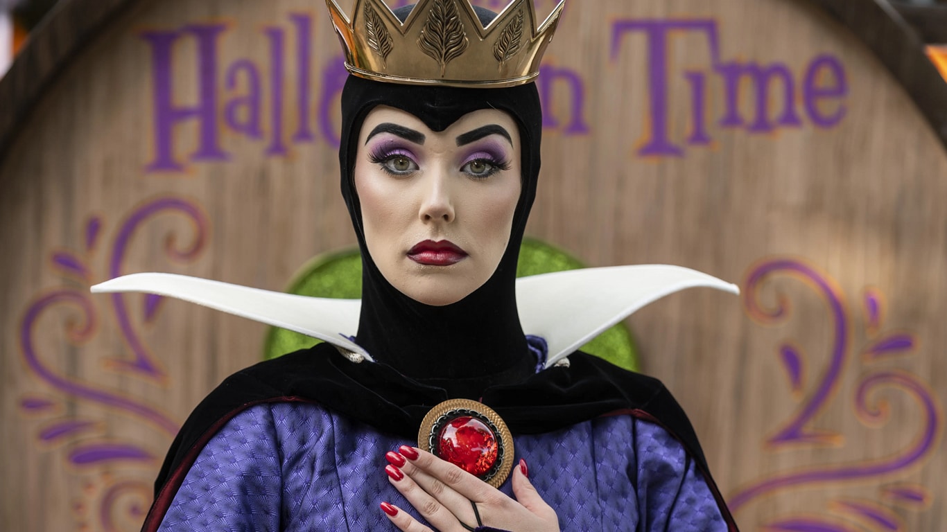 É verdade que a Rainha Má e outros vilões vão sair dos parques da Disney? Rainha-Ma-Disney-World É verdade que a Rainha Má e outros vilões vão sair dos parques da Disney?