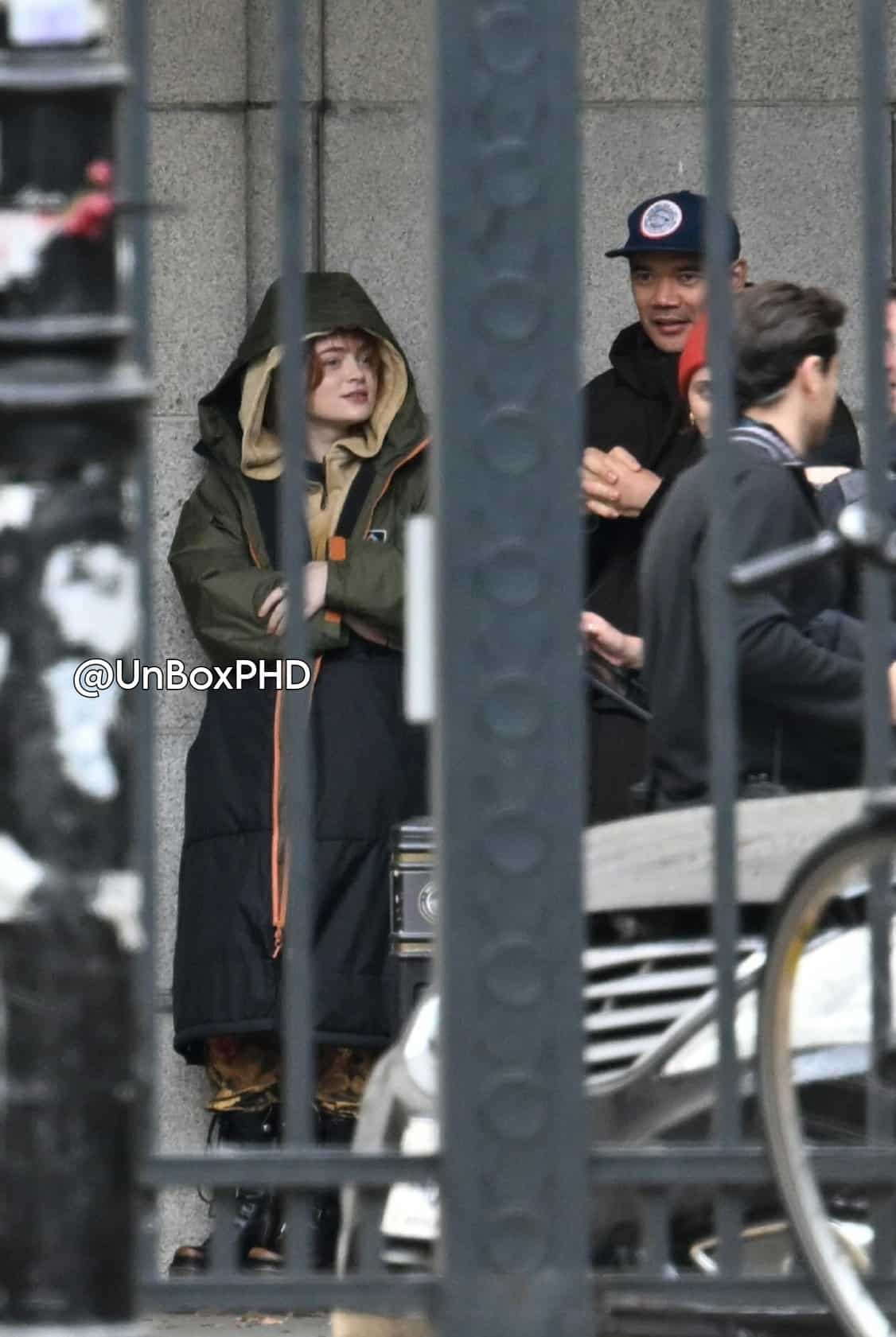Veja a primeira imagem de Sadie Sink nas gravações de Homem-Aranha: Um Novo Dia Sadie-Sink-no-set-de-Homem-Aranha-Um-Novo-Dia Veja a primeira imagem de Sadie Sink nas gravações de Homem-Aranha: Um Novo Dia