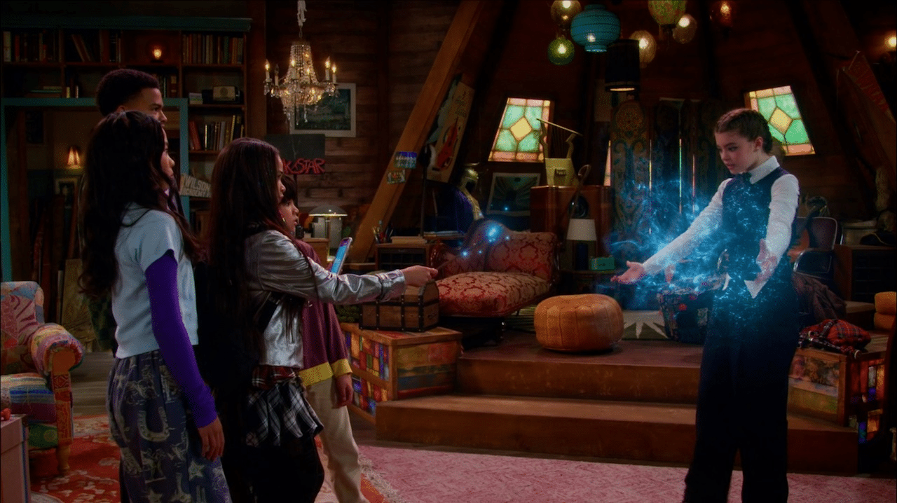 Vampirina e Os Feiticeiros Além de Waverly Place se encontram em episódio crossover cheio de magia image-122 Vampirina e Os Feiticeiros Além de Waverly Place se encontram em episódio crossover cheio de magia