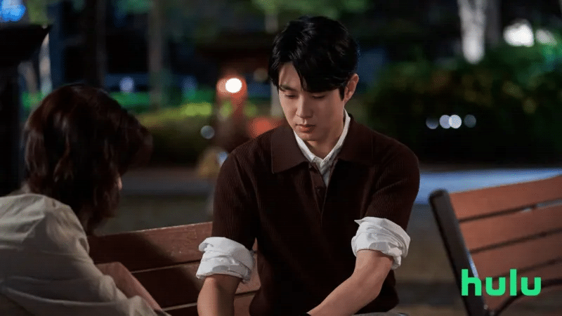 Episódio 4 de 'Amor de Mentirinha' no Disney+ marca virada no relacionamento de Meri e Wooju image-135 Episódio 4 de 'Amor de Mentirinha' no Disney+ marca virada no relacionamento de Meri e Wooju
