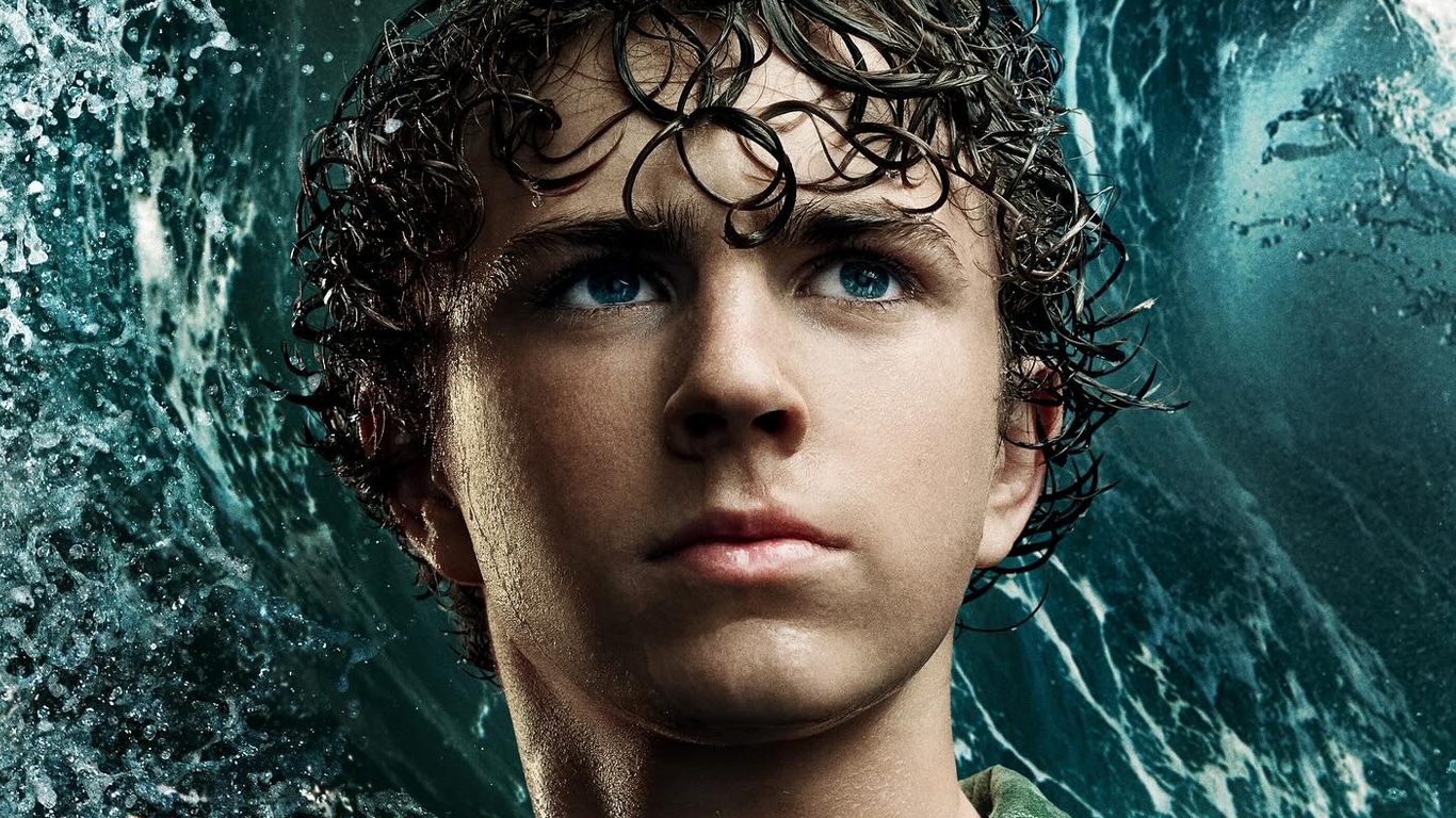 Cena vazada mostra Nico di Angelo correndo de Percy Jackson nas gravações da 3ª temporada percy-jackson-3a-temporada Cena vazada mostra Nico di Angelo correndo de Percy Jackson nas gravações da 3ª temporada