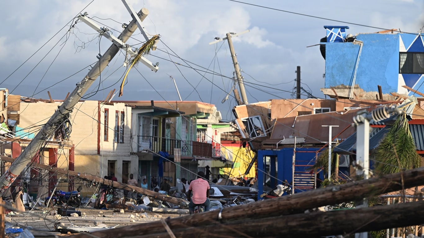 Furacao-Melissa Furacão Melissa: Disney anuncia ajuda milionária às vítimas no Caribe