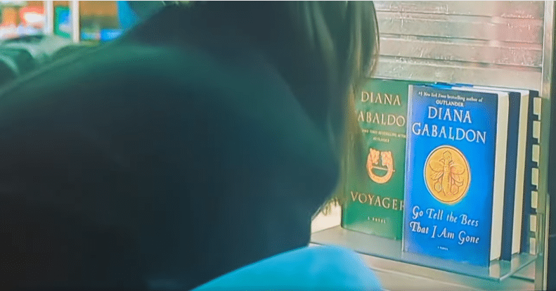 Pluribus tem um easter egg de Outlander no primeiro episódio da série de Vince Gilligan image-55 Pluribus tem um easter egg de Outlander no primeiro episódio da série de Vince Gilligan