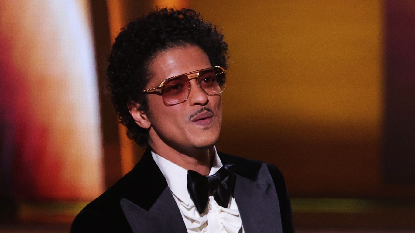 Bruno-Mars 10 atores e atrizes famosos cujo nome verdadeiro quase ninguém conhece