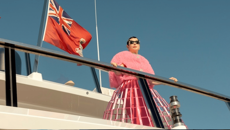 The Beauty: Lindos de Morrer ganha data no Disney+ e mostra primeira imagem de Bella Hadid image-12 The Beauty: Lindos de Morrer ganha data no Disney+ e mostra primeira imagem de Bella Hadid