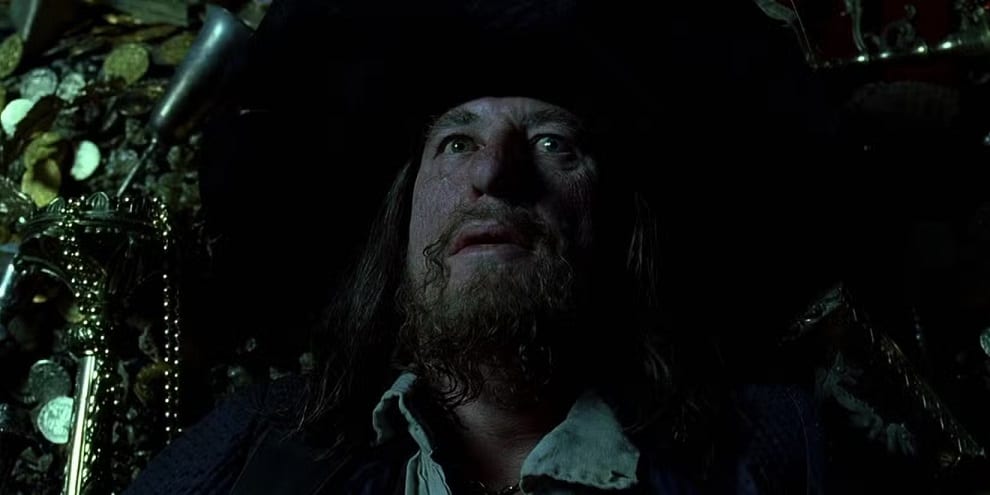 Capitao-Barbossa-Piratas-do-Caribe Piratas do Caribe: Por que o Capitão Barbossa vive comendo uma maçã nos filmes?