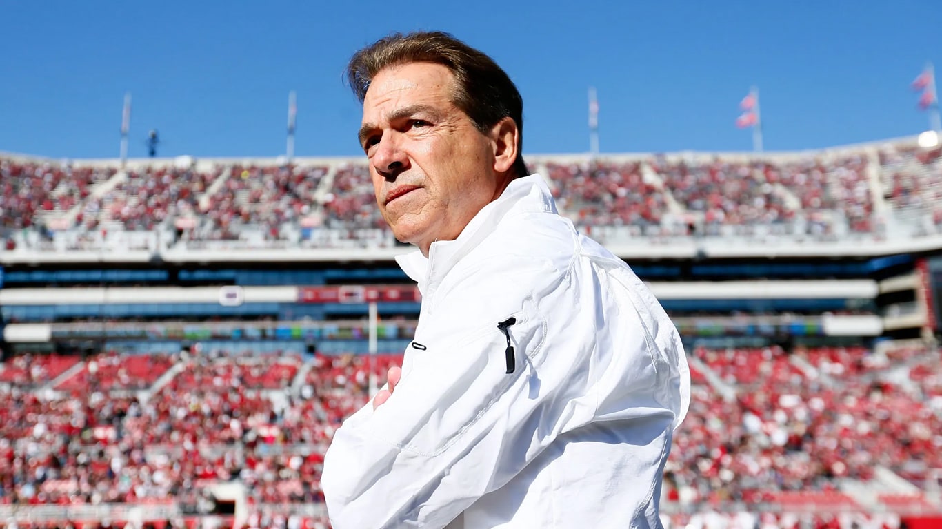 Nick-Saban Nick Saban autoriza série da Disney e ESPN que mostra sua vida dentro e fora do campo