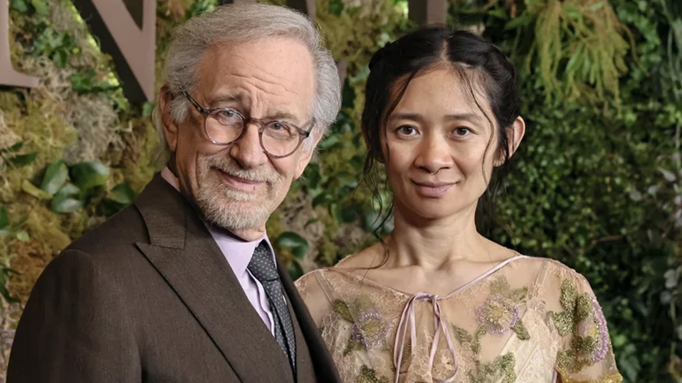 Chloe Zhao fala sobre a responsabilidade de reviver Buffy: A Caça-Vampiros Steven-Spielberg-e-Chloe-Zhao Chloe Zhao fala sobre a responsabilidade de reviver Buffy: A Caça-Vampiros