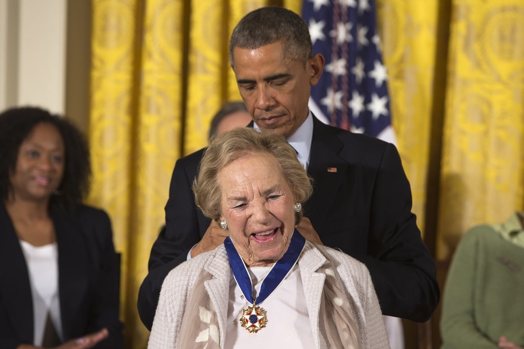 Ethel-Kennedy-e-barack-Obama Quem foi Ethel Kennedy, a matriarca da família retratada em História de Amor