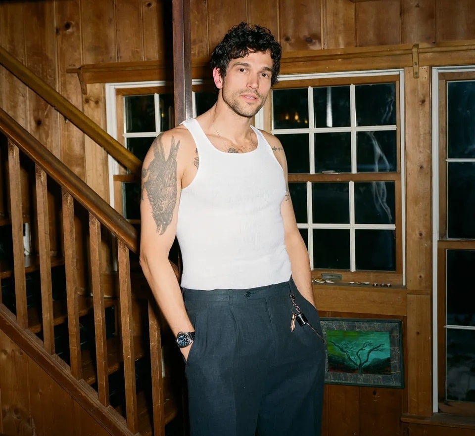 Paul Anthony Kelly: do passado punk à fama repentina como JFK Jr. em História de Amor Paul-Anthony-Kelly Paul Anthony Kelly: do passado punk à fama repentina como JFK Jr. em História de Amor