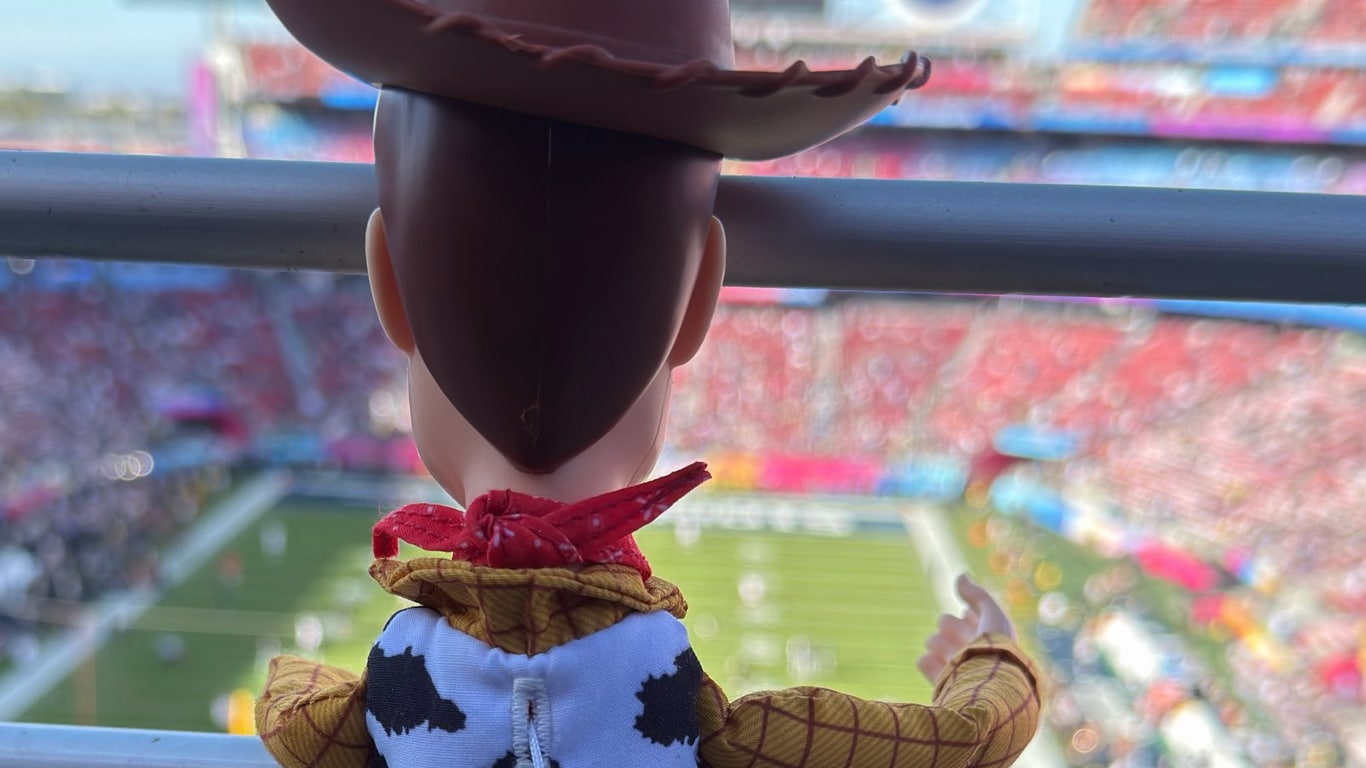 Toy-Story-Woody-no-Supr-Bowl Super Bowl não teve Toy Story 5, mas Woody apareceu mesmo assim