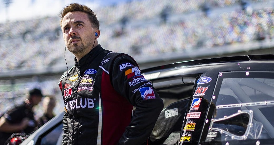 Malcolm: A Vida Continua Injusta mudou horários por causa da carreira de piloto de Frankie Muniz Frankie-Muniz-NASCAR Malcolm: A Vida Continua Injusta mudou horários por causa da carreira de piloto de Frankie Muniz