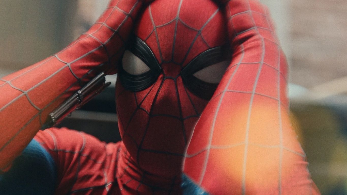 Peter-Parker-Homem-Aranha-Um-Novo-Dia Fãs descobriram que a versão brasileira do trailer de Homem-Aranha: Um Novo Dia esconde um detalhe