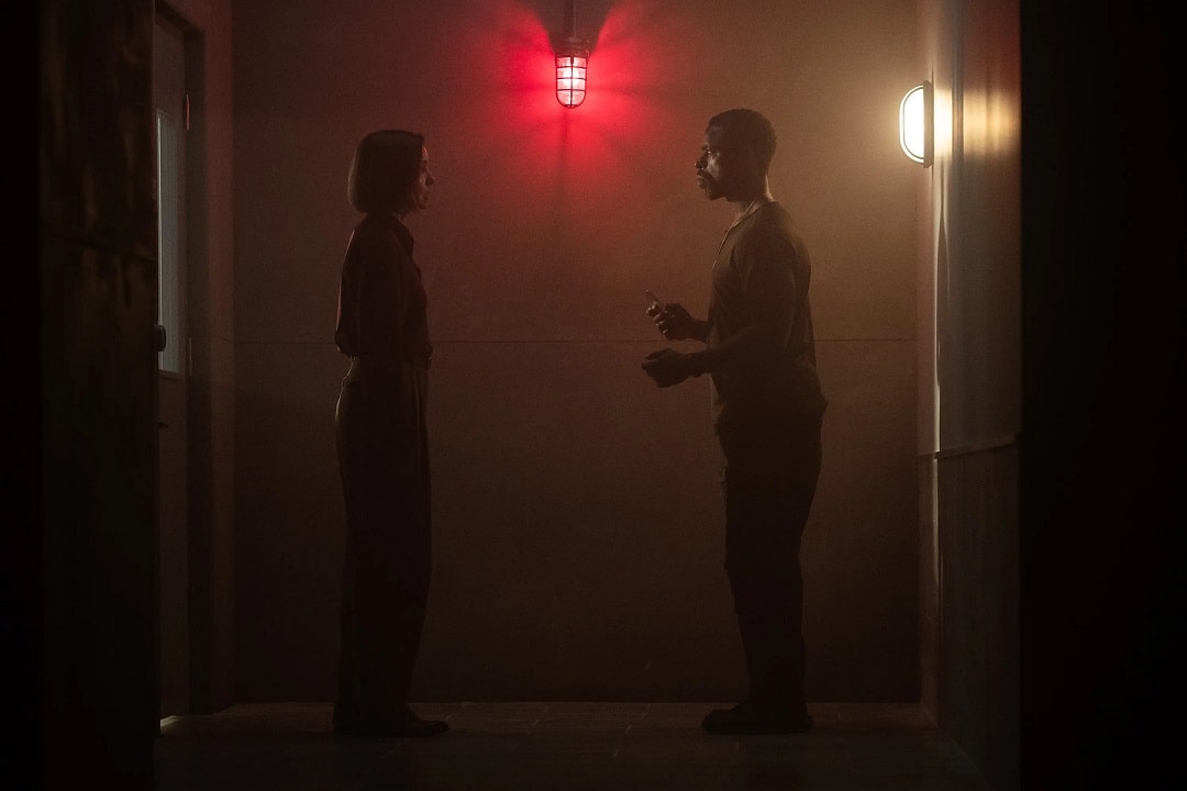 Sinatra-e-Xavier-em-Paradise Paradise revelou quem é Alex, e a explicação envolve física quântica e blocos de queijo