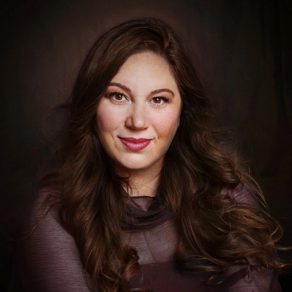 Escritora-Penn-Cole Livro 'Despertar da Chama Eterna' vai virar série na Disney