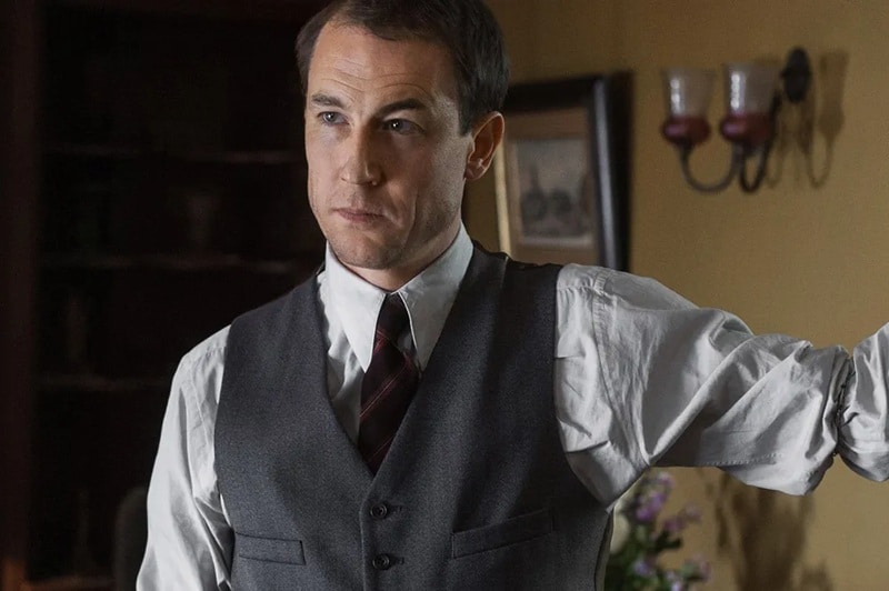 Frank-Randall Outlander surpreende com nova viajante do tempo em "Na Floresta"