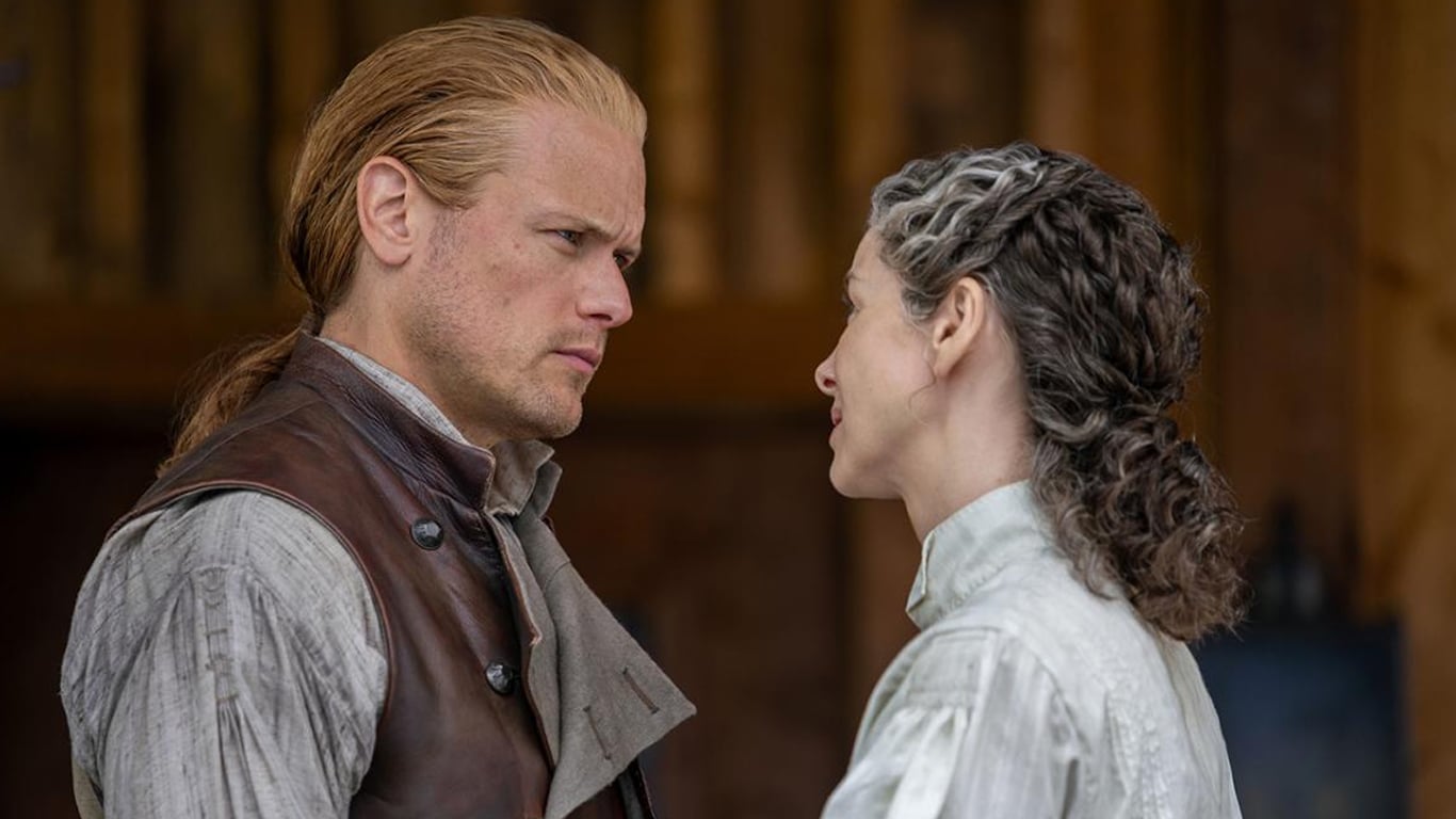 Jamie-e-Claire-no-antepenultimo-episodio-de-Outlander Por que não saiu episódio novo de Outlander hoje no Disney+?