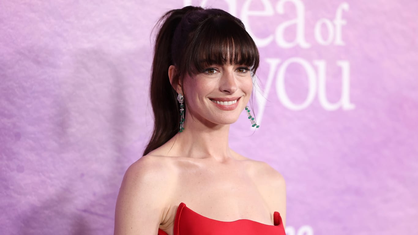 Catarata precoce: a condição que deixou Anne Hathaway quase cega aos 30 Anne-Hathaway Catarata precoce: a condição que deixou Anne Hathaway quase cega aos 30