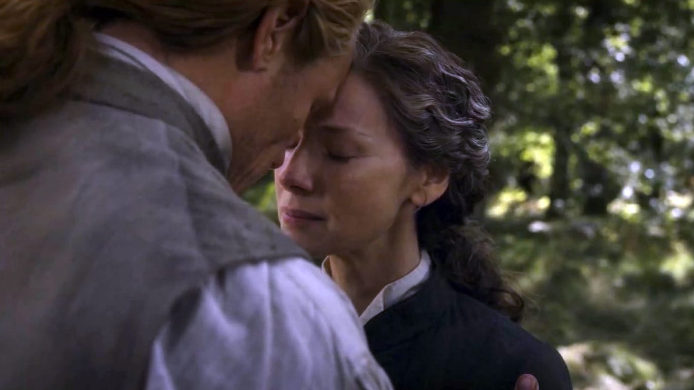 James-Fraser-e-Claire-em-Outlander Do início ao fim: o que acontece em cada cena do último episódio de Outlander