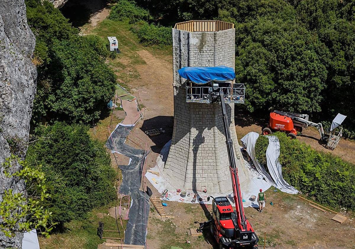1000191476 Torre de Rapunzel em Enrolados aparece em primeira foto do live-action