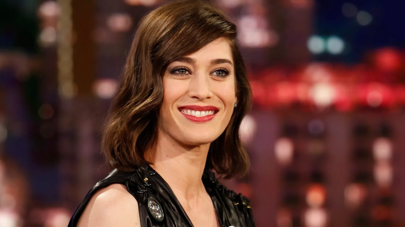 Lizzy-Caplan Lizzy Caplan vai estrelar série de Far Cry ao lado de Rob Mac