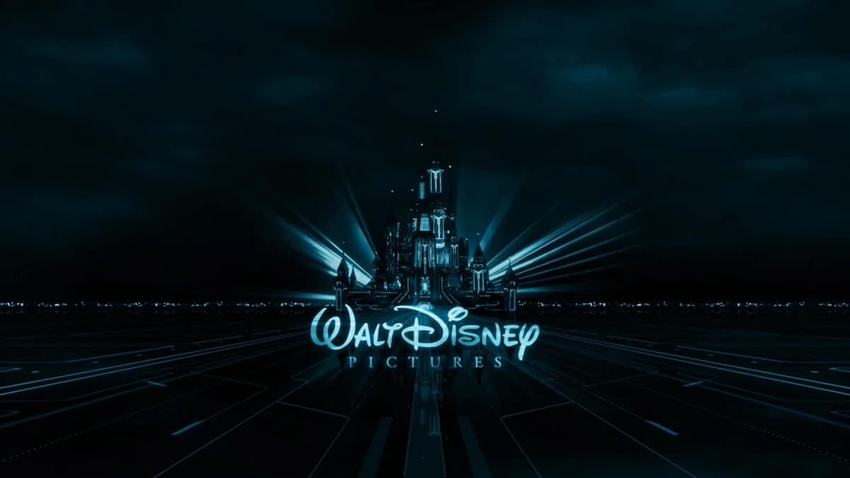 Abertura-Tron-O-legado Disney troca Castelo da Cinderela por outra abertura em estreia de Toy Story 5 na China