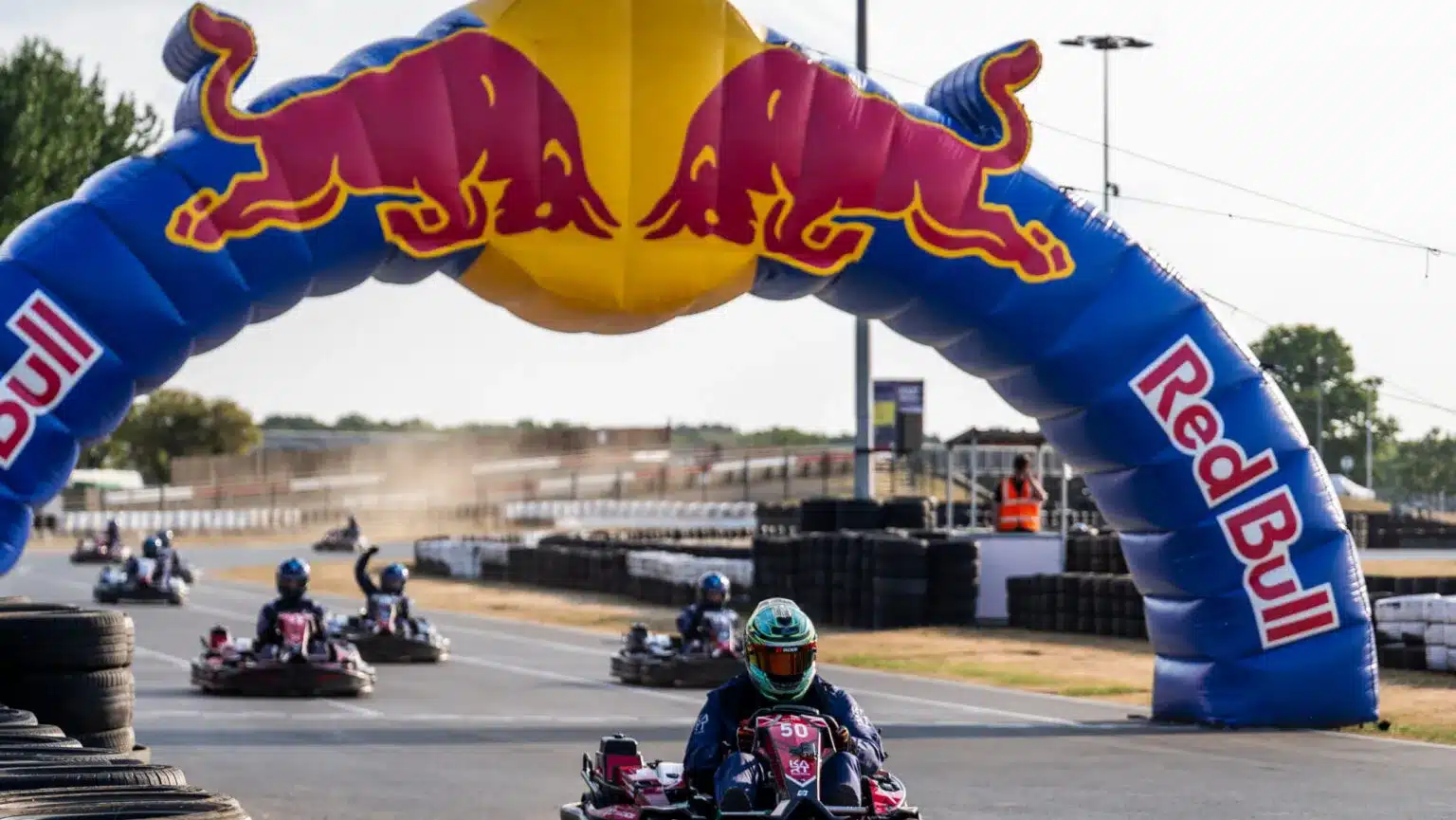 1000204885 Max Verstappen vai enfrentar 100 pilotos em corrida de kart ao vivo no Disney+