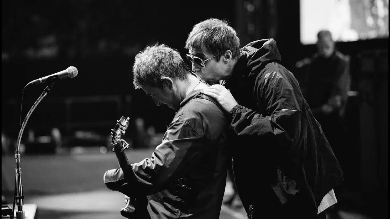 Diretores revelam como filmaram Liam e Noel Gallagher sozinhos nos primeiros ensaios do Oasis 1000207975 Diretores revelam como filmaram Liam e Noel Gallagher sozinhos nos primeiros ensaios do Oasis
