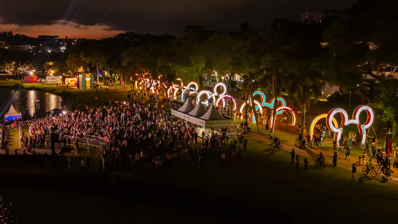 Disney amplia projeto de Natal no Brasil com apoio de grandes marcas Natal-Disney-Curitiba-Parque-Barigui Disney amplia projeto de Natal no Brasil com apoio de grandes marcas