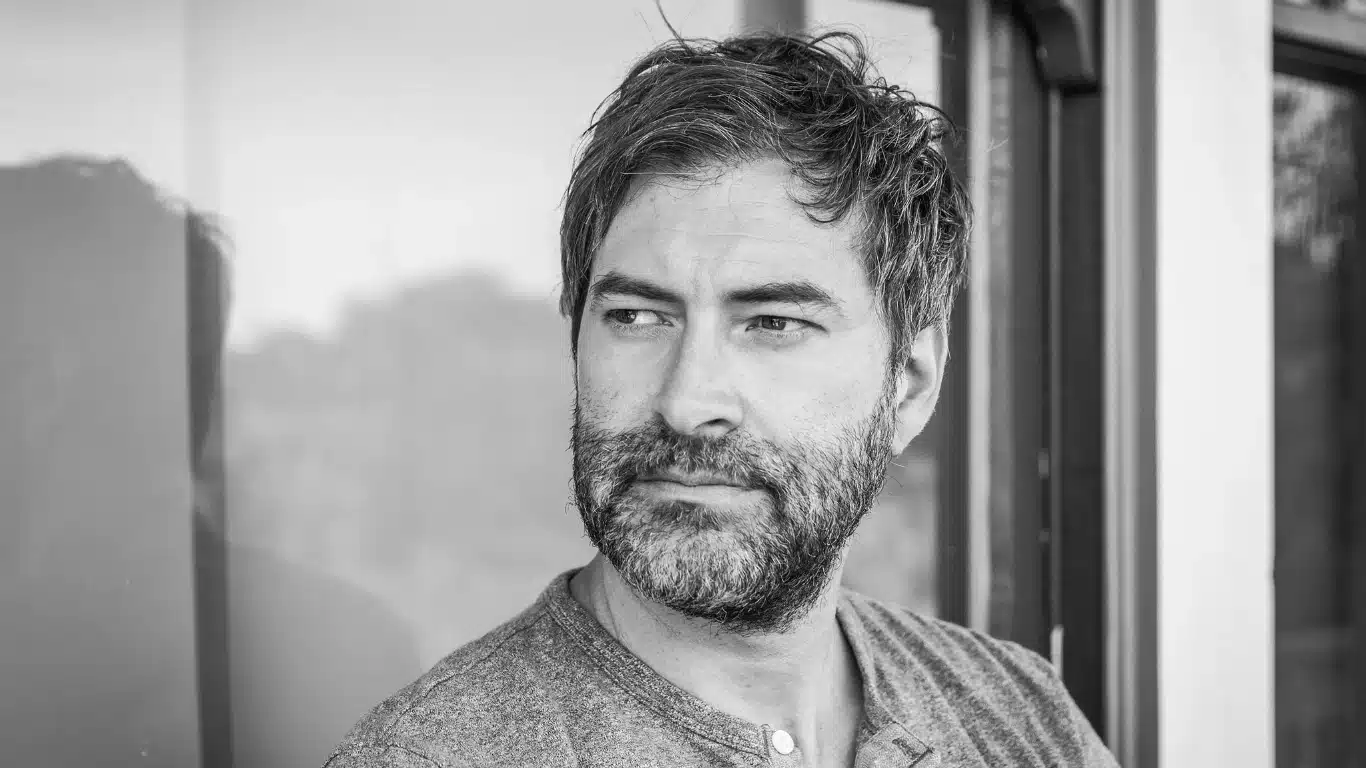 Mark Duplass entra para Victoria, suspense do Hulu com Diane Lane e Li Jun Li 1000219652 Mark Duplass entra para Victoria, suspense do Hulu com Diane Lane e Li Jun Li