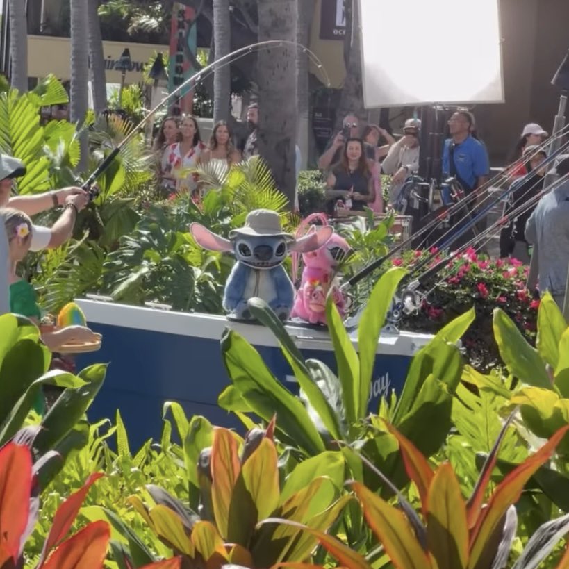1000221812 Stitch e Angel aparecem juntos nas filmagens de Lilo & Stitch 2 no Havaí